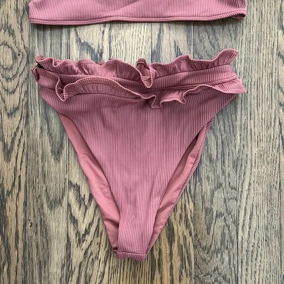 Beach Riot Bikini - Picture 3 of 9